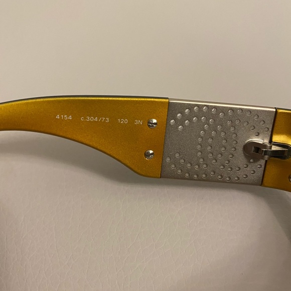 Authentic Chanel sunglasses with cc logo - Picture 8 of 11